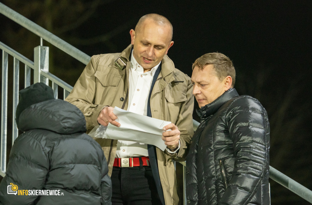 Nowy stadion w Skierniewicach pęka w szwach. Mieszkańcy nie zawiedli na inauguracji!