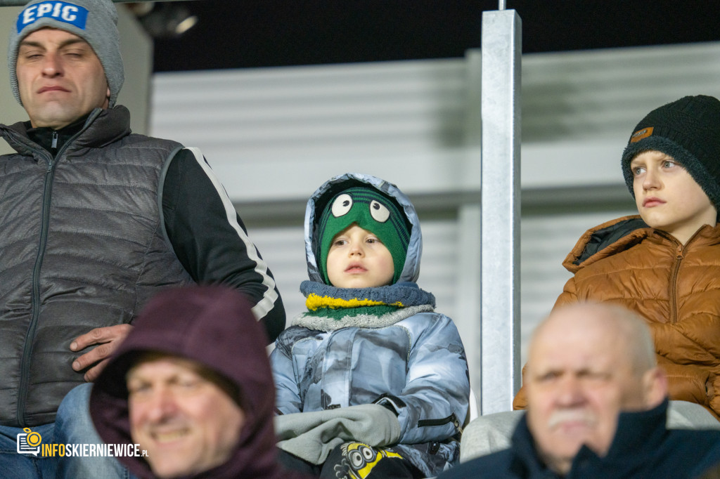 Nowy stadion w Skierniewicach pęka w szwach. Mieszkańcy nie zawiedli na inauguracji!