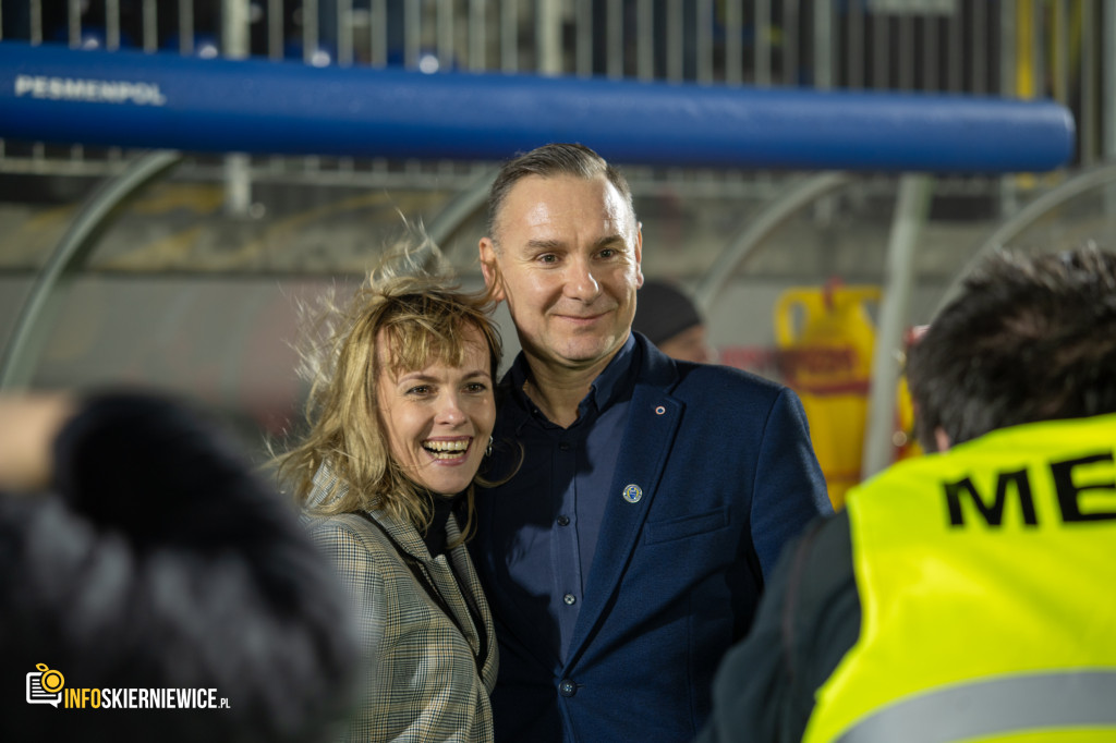 Nowy stadion w Skierniewicach pęka w szwach. Mieszkańcy nie zawiedli na inauguracji!