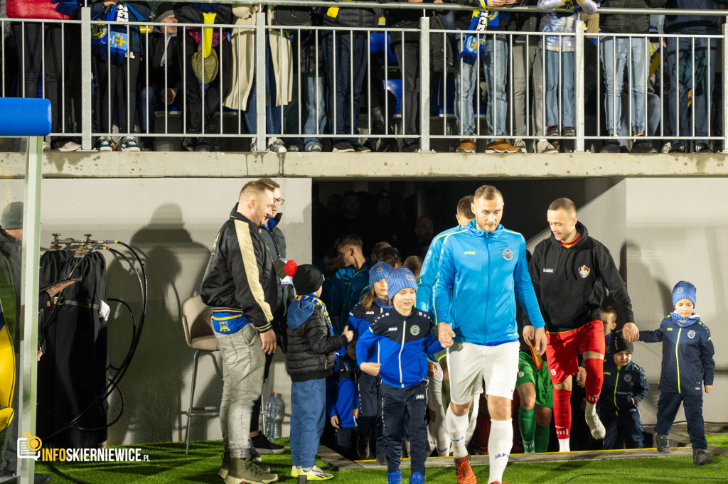 Nowy stadion w Skierniewicach pęka w szwach. Mieszkańcy nie zawiedli na inauguracji!