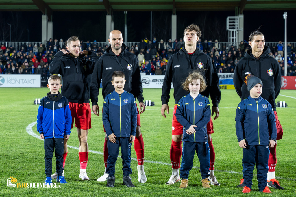 Nowy stadion w Skierniewicach pęka w szwach. Mieszkańcy nie zawiedli na inauguracji!