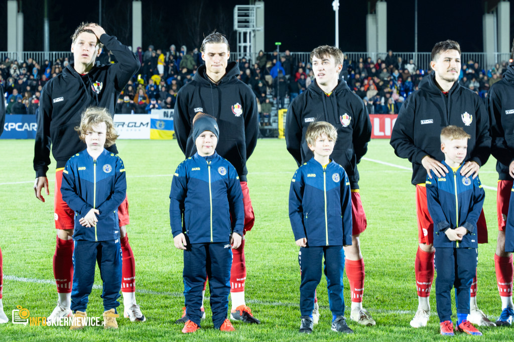 Nowy stadion w Skierniewicach pęka w szwach. Mieszkańcy nie zawiedli na inauguracji!