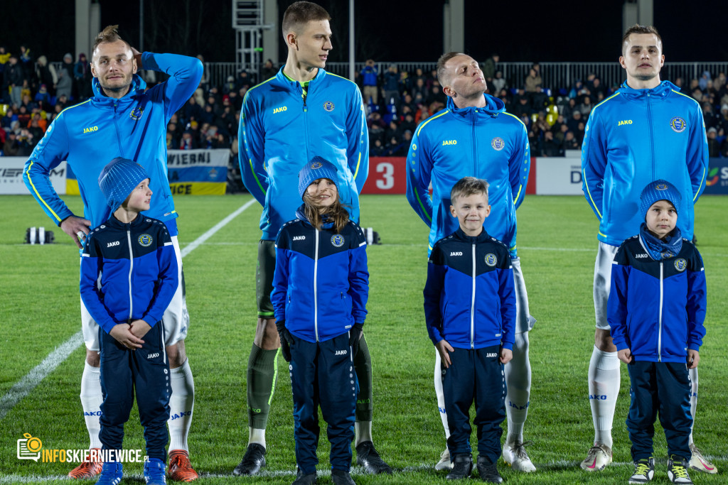 Nowy stadion w Skierniewicach pęka w szwach. Mieszkańcy nie zawiedli na inauguracji!