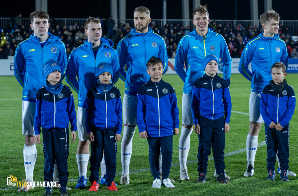 Nowy stadion w Skierniewicach pęka w szwach. Mieszkańcy nie zawiedli na inauguracji!