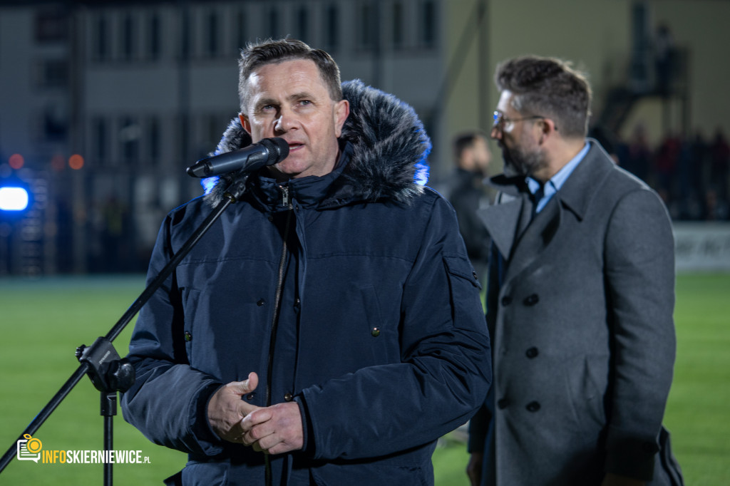 Nowy stadion w Skierniewicach pęka w szwach. Mieszkańcy nie zawiedli na inauguracji!