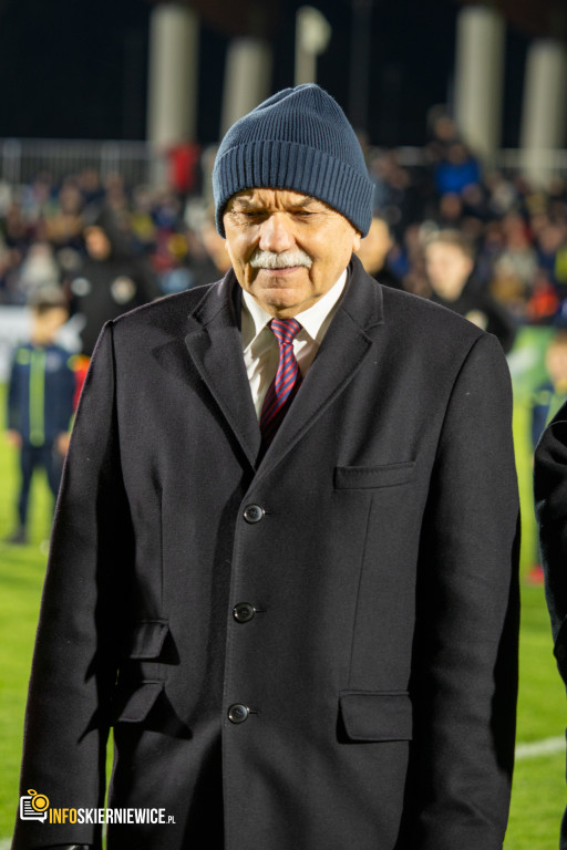 Nowy stadion w Skierniewicach pęka w szwach. Mieszkańcy nie zawiedli na inauguracji!