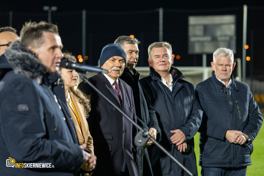 Nowy stadion w Skierniewicach pęka w szwach. Mieszkańcy nie zawiedli na inauguracji!