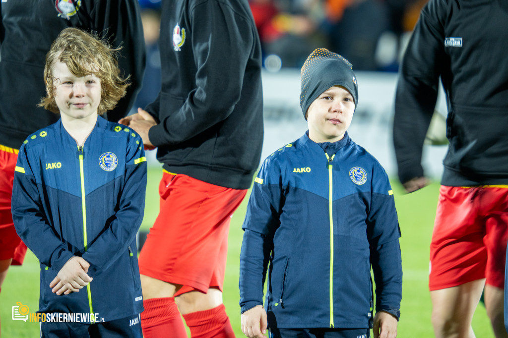 Nowy stadion w Skierniewicach pęka w szwach. Mieszkańcy nie zawiedli na inauguracji!