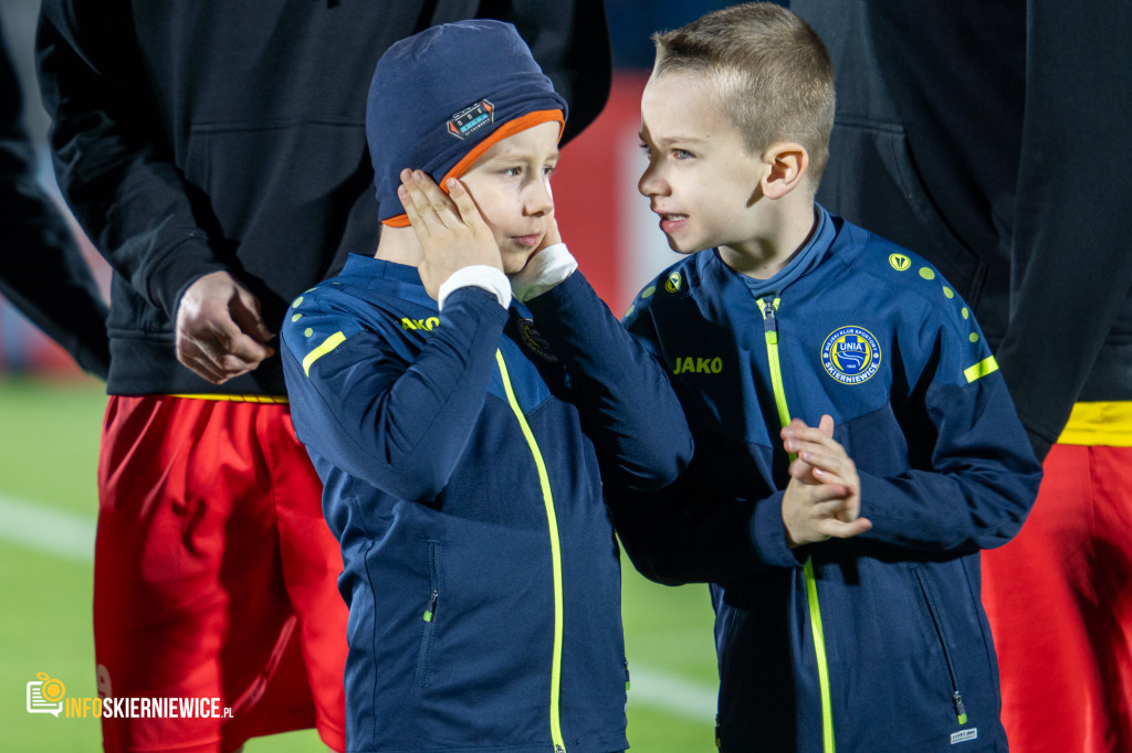 Nowy stadion w Skierniewicach pęka w szwach. Mieszkańcy nie zawiedli na inauguracji!