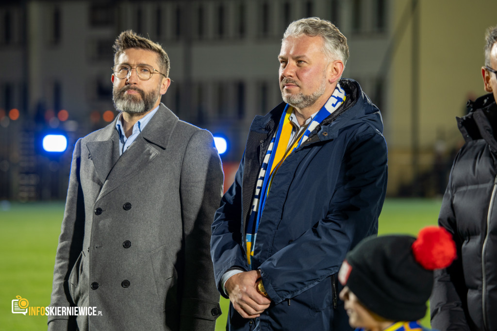 Nowy stadion w Skierniewicach pęka w szwach. Mieszkańcy nie zawiedli na inauguracji!