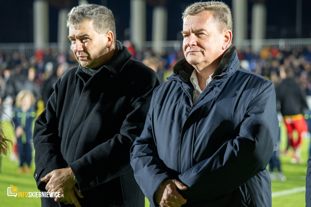 Nowy stadion w Skierniewicach pęka w szwach. Mieszkańcy nie zawiedli na inauguracji!