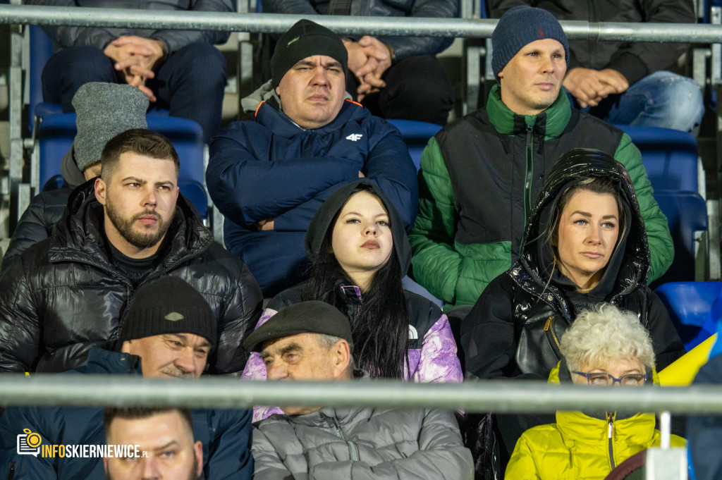 Nowy stadion w Skierniewicach pęka w szwach. Mieszkańcy nie zawiedli na inauguracji!