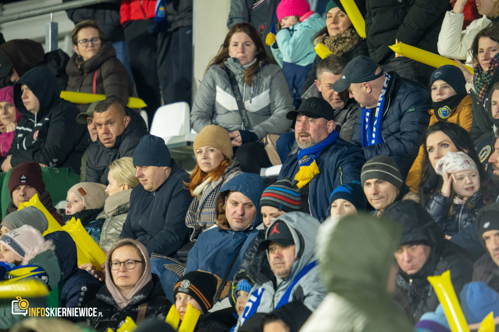 Nowy stadion w Skierniewicach pęka w szwach. Mieszkańcy nie zawiedli na inauguracji!