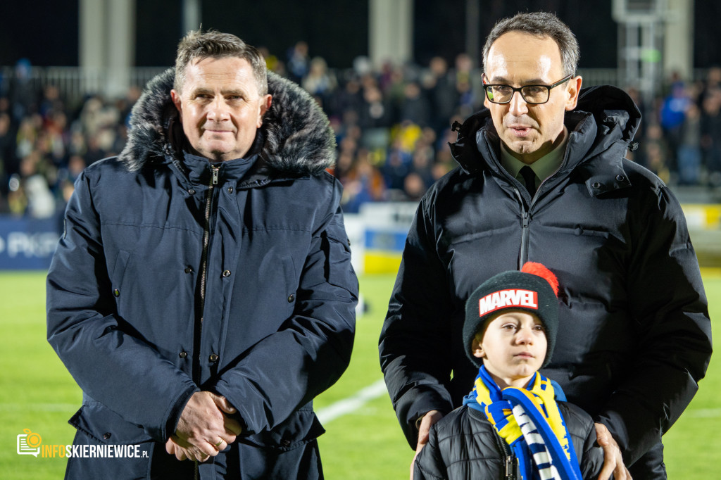 Nowy stadion w Skierniewicach pęka w szwach. Mieszkańcy nie zawiedli na inauguracji!