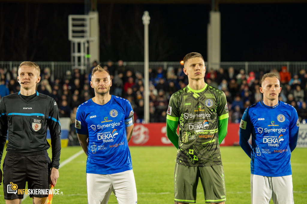 Nowy stadion w Skierniewicach pęka w szwach. Mieszkańcy nie zawiedli na inauguracji!