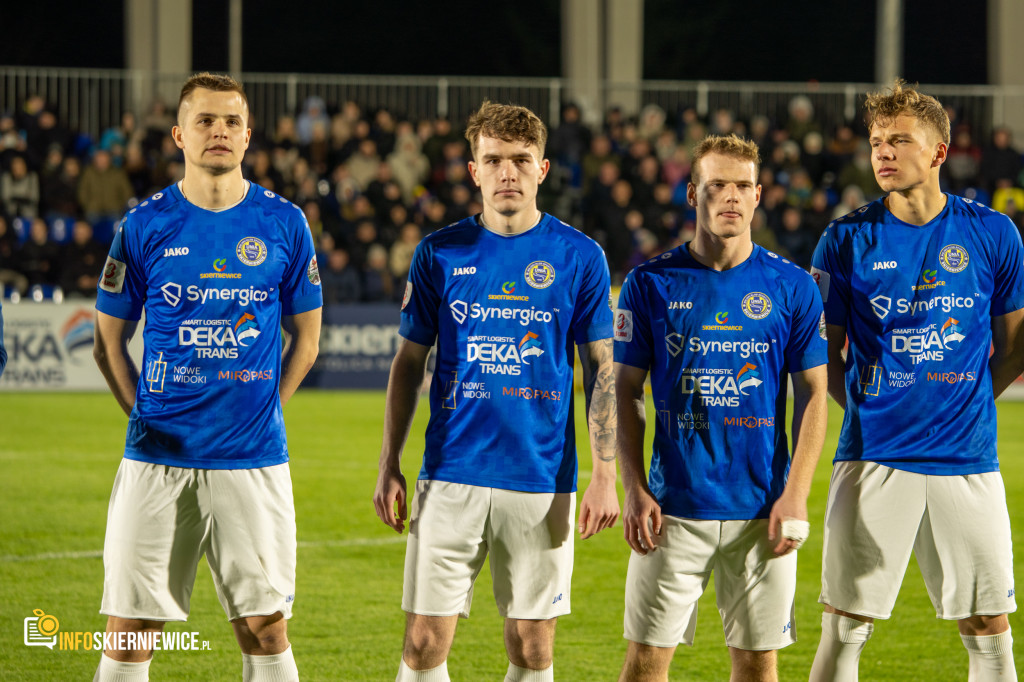 Nowy stadion w Skierniewicach pęka w szwach. Mieszkańcy nie zawiedli na inauguracji!