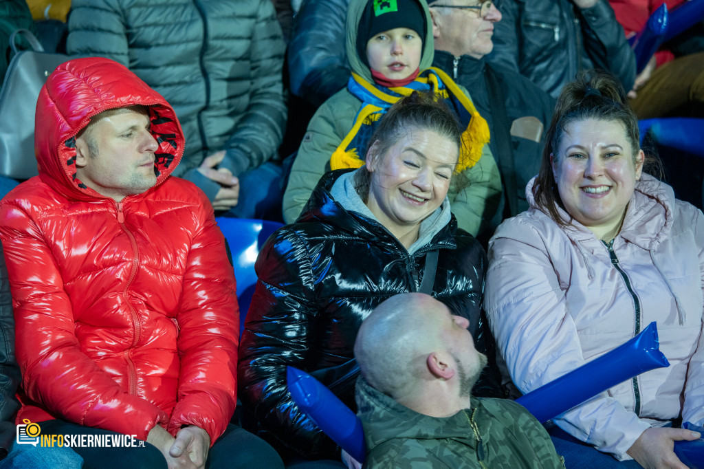 Nowy stadion w Skierniewicach pęka w szwach. Mieszkańcy nie zawiedli na inauguracji!