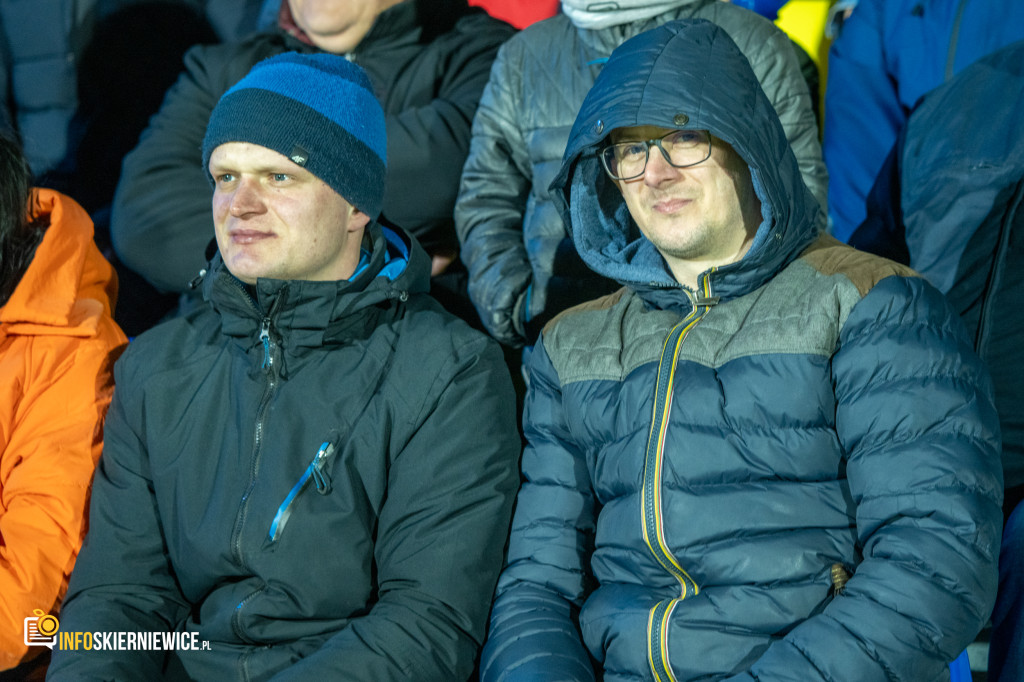 Nowy stadion w Skierniewicach pęka w szwach. Mieszkańcy nie zawiedli na inauguracji!