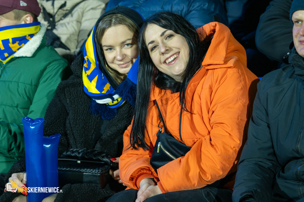 Nowy stadion w Skierniewicach pęka w szwach. Mieszkańcy nie zawiedli na inauguracji!