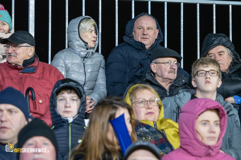 Nowy stadion w Skierniewicach pęka w szwach. Mieszkańcy nie zawiedli na inauguracji!