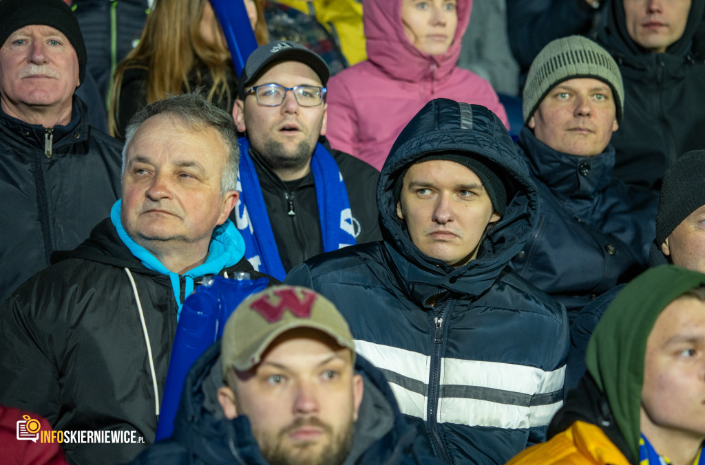 Nowy stadion w Skierniewicach pęka w szwach. Mieszkańcy nie zawiedli na inauguracji!