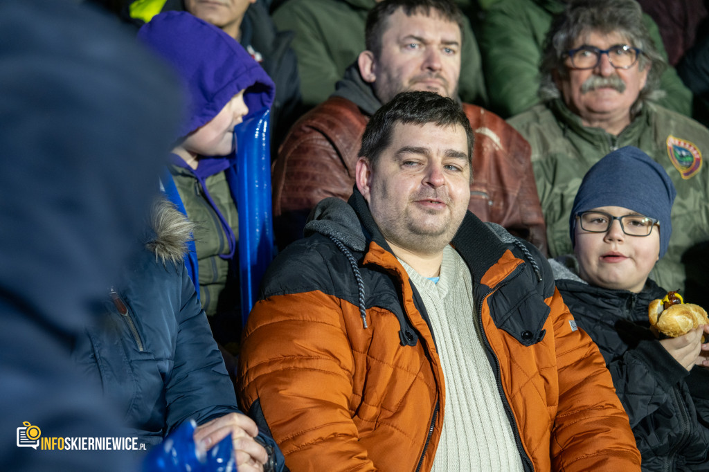 Nowy stadion w Skierniewicach pęka w szwach. Mieszkańcy nie zawiedli na inauguracji!