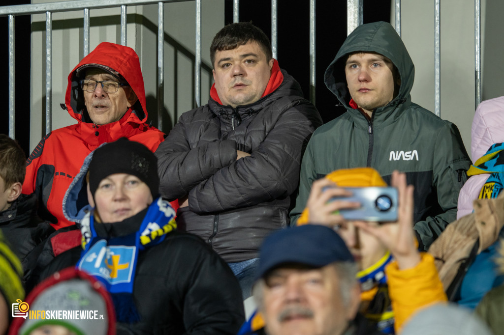 Nowy stadion w Skierniewicach pęka w szwach. Mieszkańcy nie zawiedli na inauguracji!