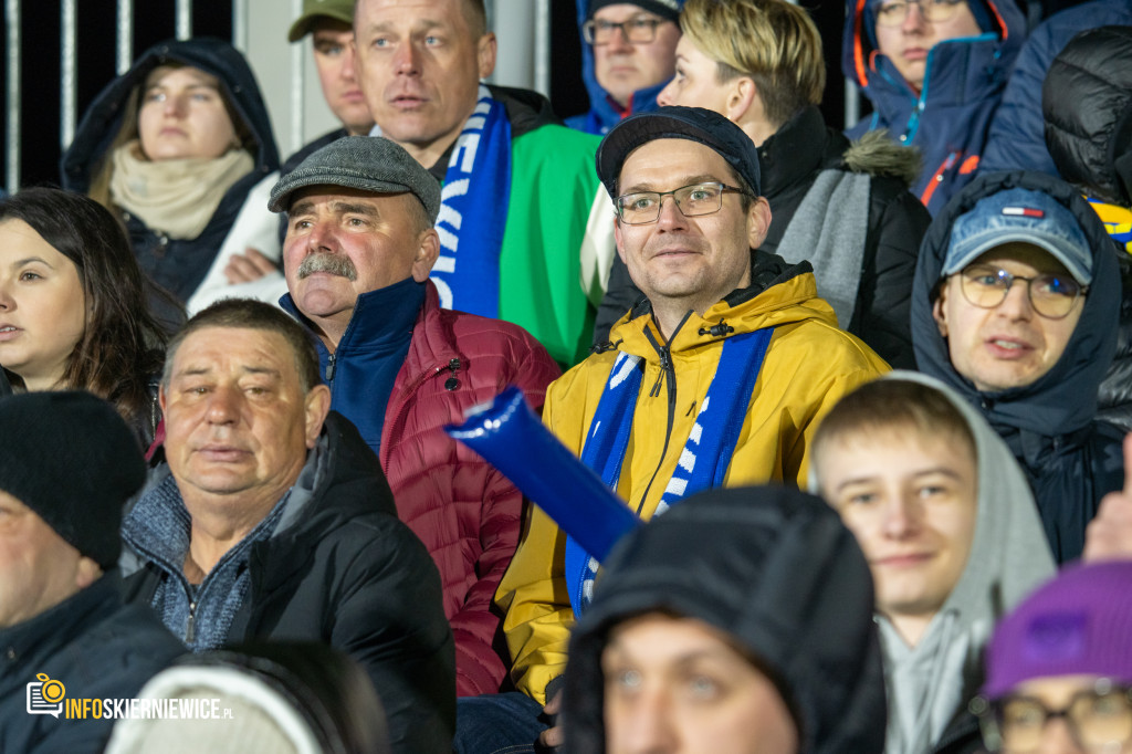 Nowy stadion w Skierniewicach pęka w szwach. Mieszkańcy nie zawiedli na inauguracji!