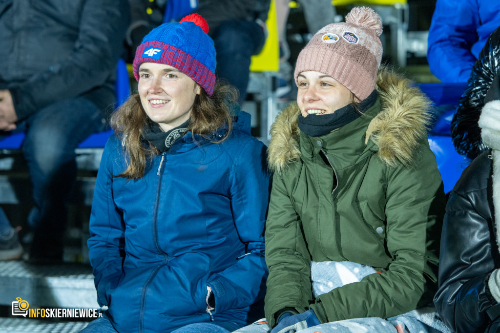 Nowy stadion w Skierniewicach pęka w szwach. Mieszkańcy nie zawiedli na inauguracji!