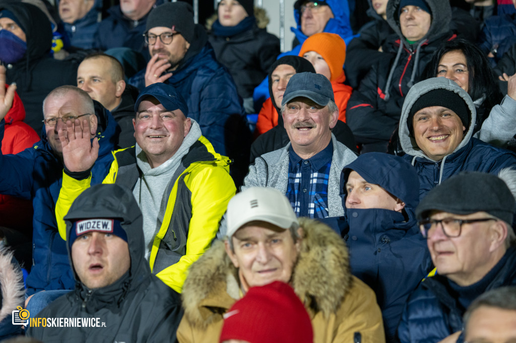 Nowy stadion w Skierniewicach pęka w szwach. Mieszkańcy nie zawiedli na inauguracji!