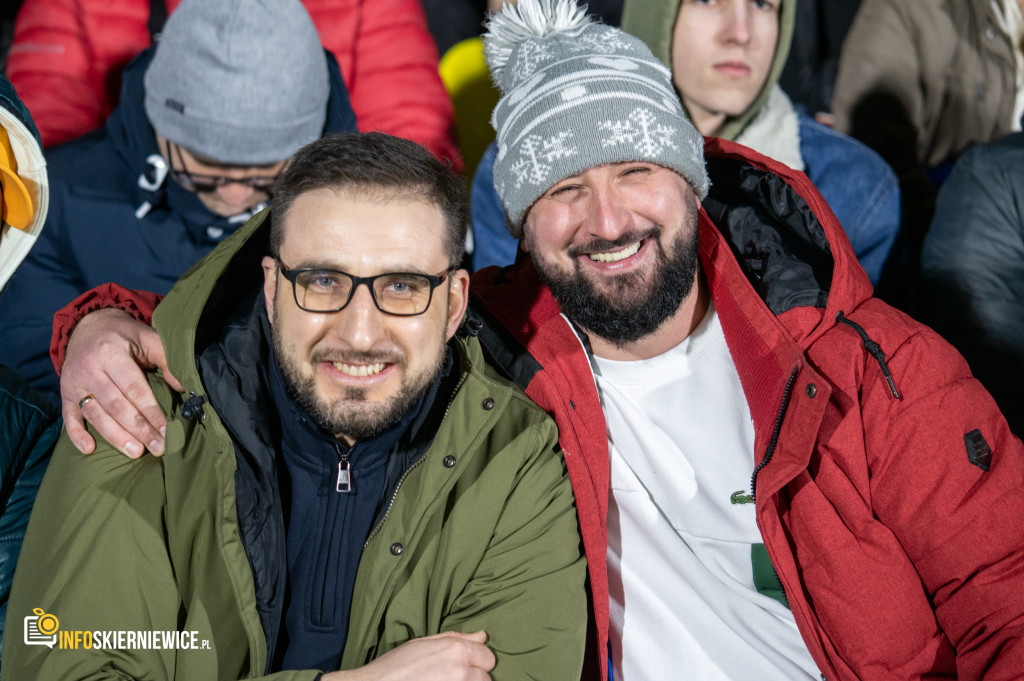 Nowy stadion w Skierniewicach pęka w szwach. Mieszkańcy nie zawiedli na inauguracji!