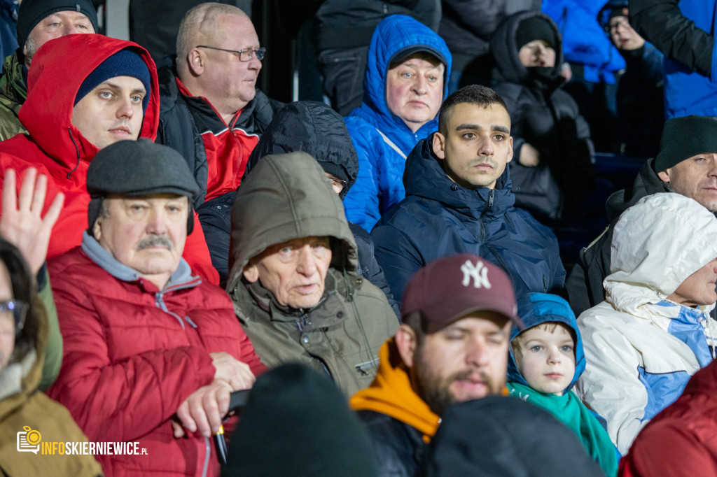 Nowy stadion w Skierniewicach pęka w szwach. Mieszkańcy nie zawiedli na inauguracji!