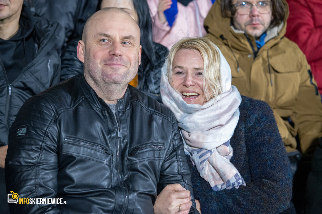 Nowy stadion w Skierniewicach pęka w szwach. Mieszkańcy nie zawiedli na inauguracji!