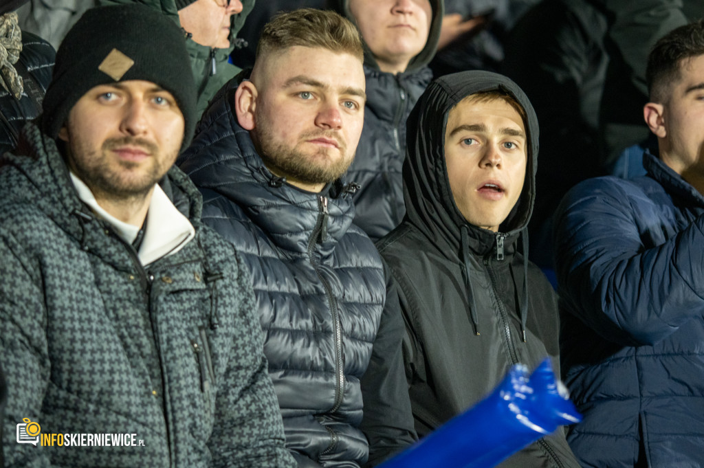 Nowy stadion w Skierniewicach pęka w szwach. Mieszkańcy nie zawiedli na inauguracji!