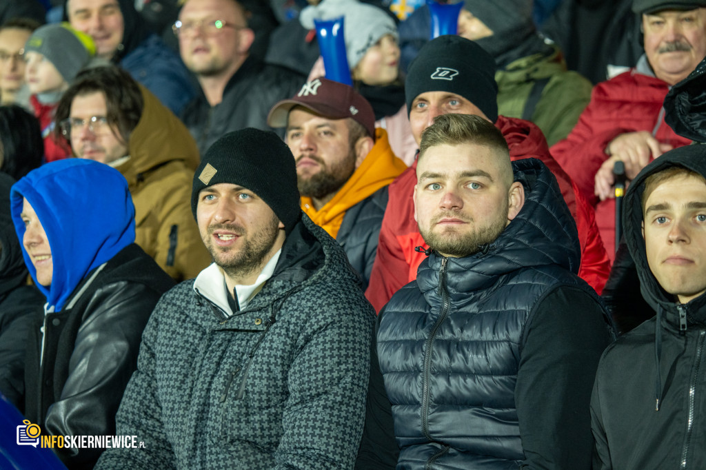 Nowy stadion w Skierniewicach pęka w szwach. Mieszkańcy nie zawiedli na inauguracji!