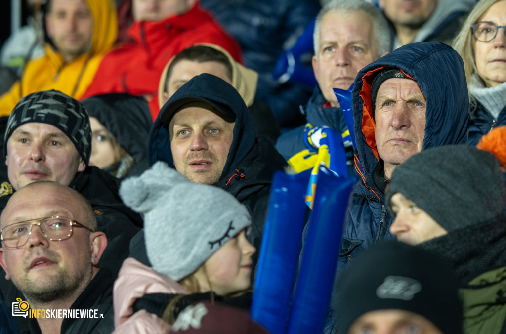 Nowy stadion w Skierniewicach pęka w szwach. Mieszkańcy nie zawiedli na inauguracji!