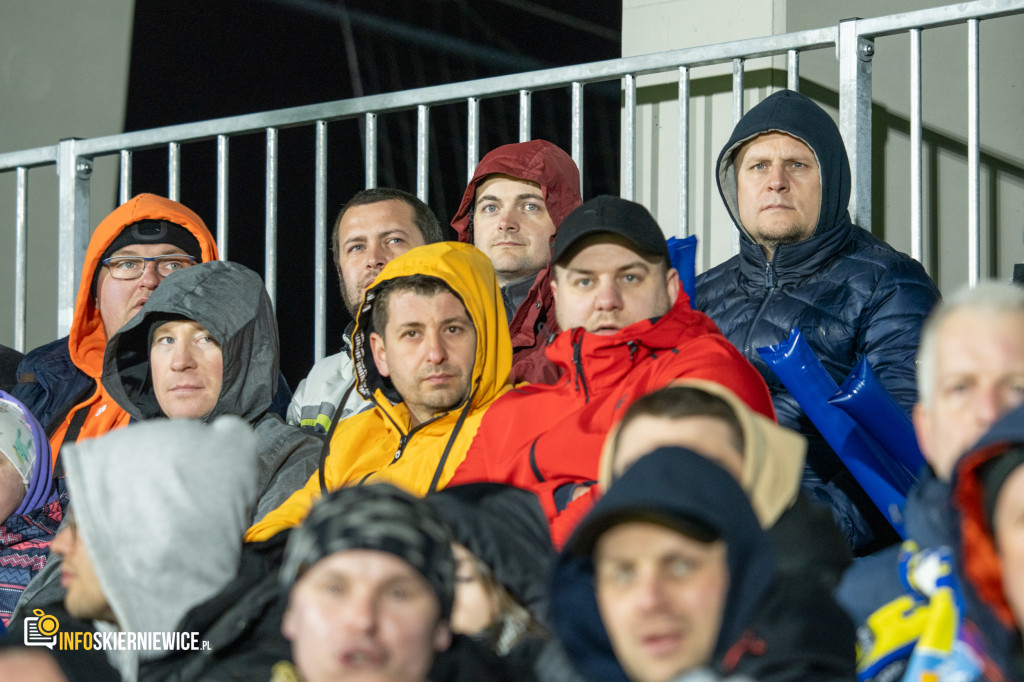 Nowy stadion w Skierniewicach pęka w szwach. Mieszkańcy nie zawiedli na inauguracji!