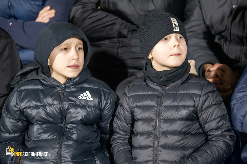 Nowy stadion w Skierniewicach pęka w szwach. Mieszkańcy nie zawiedli na inauguracji!