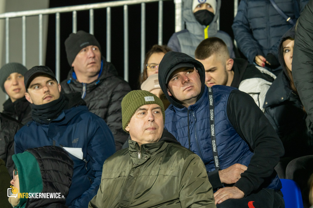 Nowy stadion w Skierniewicach pęka w szwach. Mieszkańcy nie zawiedli na inauguracji!