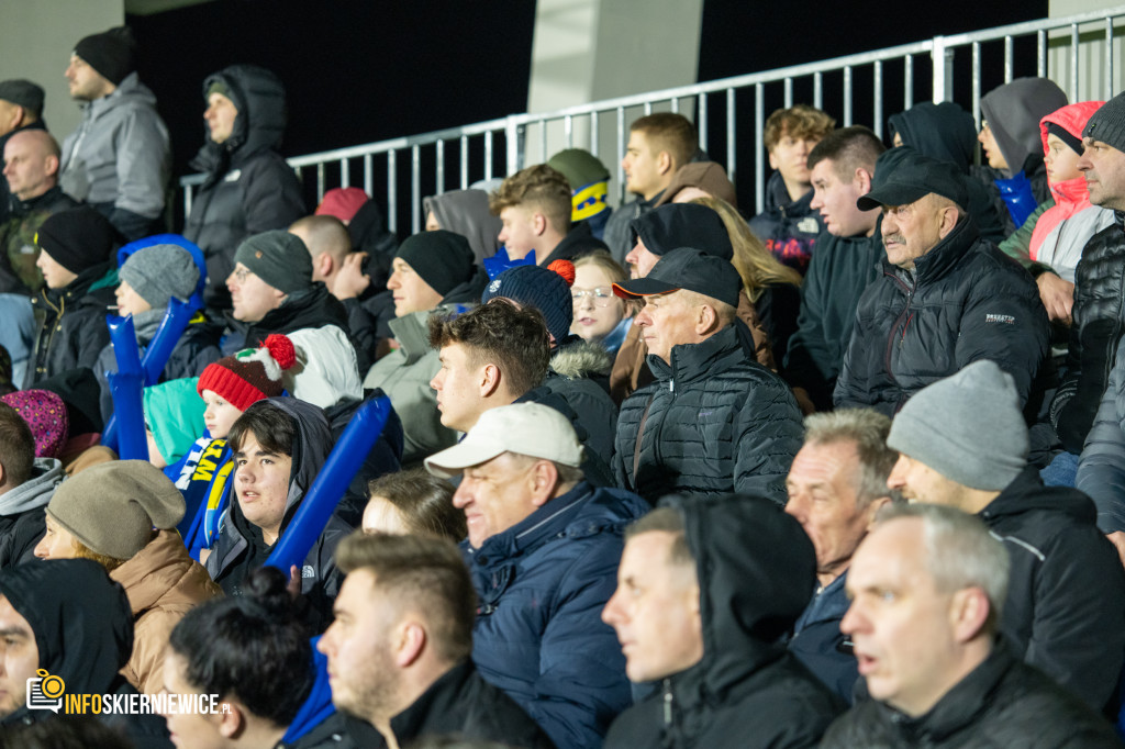 Nowy stadion w Skierniewicach pęka w szwach. Mieszkańcy nie zawiedli na inauguracji!