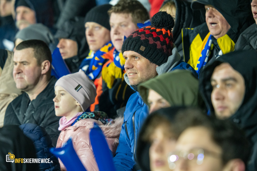 Nowy stadion w Skierniewicach pęka w szwach. Mieszkańcy nie zawiedli na inauguracji!