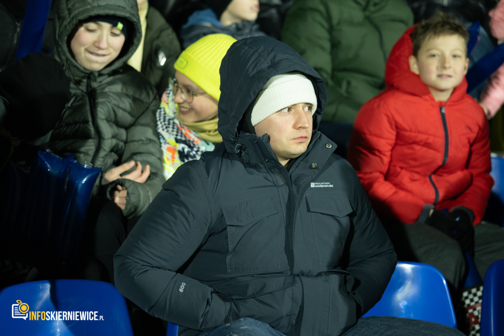 Nowy stadion w Skierniewicach pęka w szwach. Mieszkańcy nie zawiedli na inauguracji!