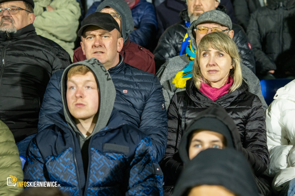 Nowy stadion w Skierniewicach pęka w szwach. Mieszkańcy nie zawiedli na inauguracji!