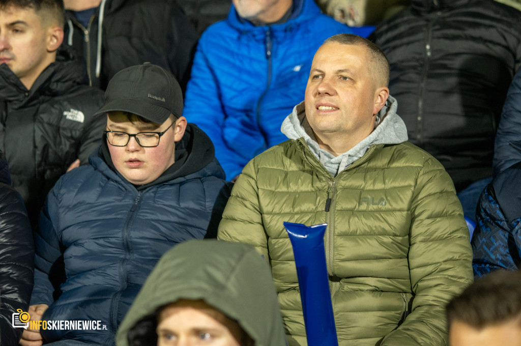 Nowy stadion w Skierniewicach pęka w szwach. Mieszkańcy nie zawiedli na inauguracji!