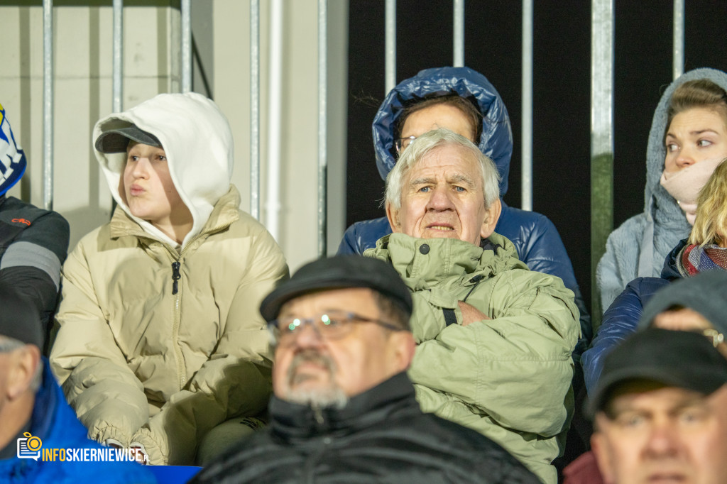 Nowy stadion w Skierniewicach pęka w szwach. Mieszkańcy nie zawiedli na inauguracji!