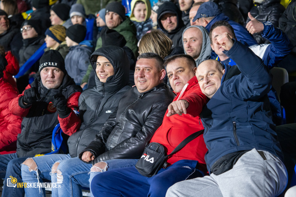 Nowy stadion w Skierniewicach pęka w szwach. Mieszkańcy nie zawiedli na inauguracji!