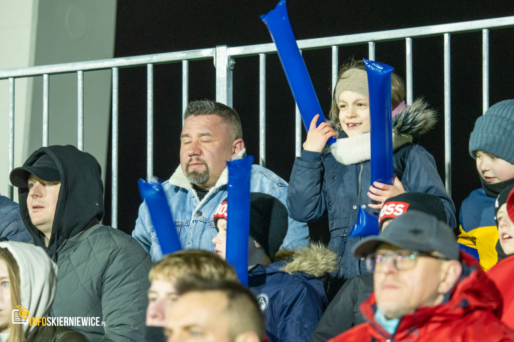 Nowy stadion w Skierniewicach pęka w szwach. Mieszkańcy nie zawiedli na inauguracji!