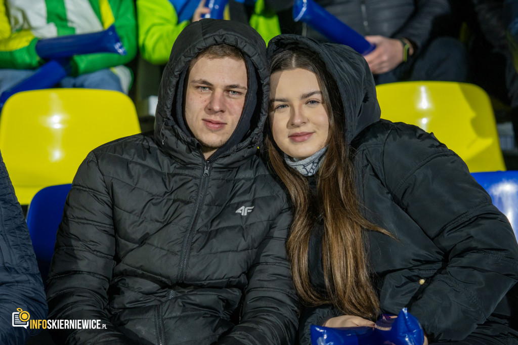 Nowy stadion w Skierniewicach pęka w szwach. Mieszkańcy nie zawiedli na inauguracji!