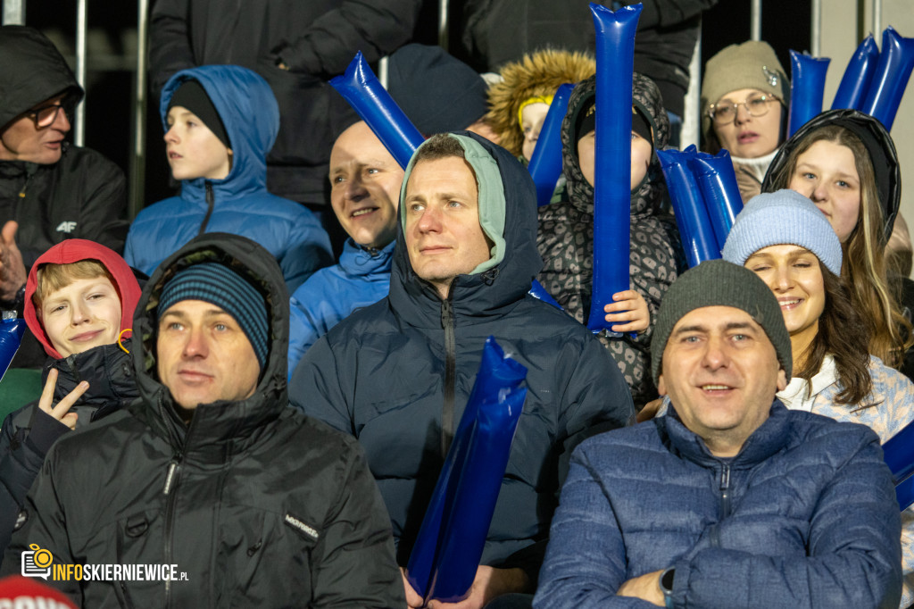 Nowy stadion w Skierniewicach pęka w szwach. Mieszkańcy nie zawiedli na inauguracji!