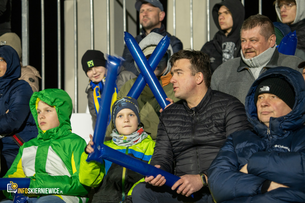 Nowy stadion w Skierniewicach pęka w szwach. Mieszkańcy nie zawiedli na inauguracji!